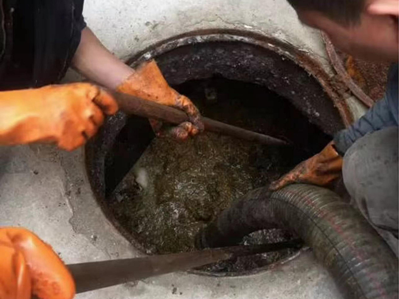 荷塘清理化粪池时如何避免沼气的危害?